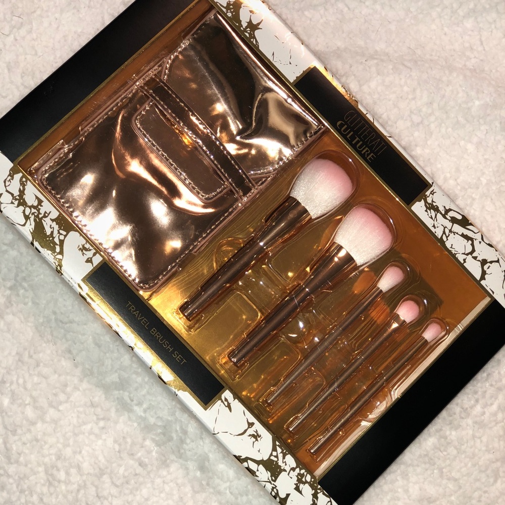 Brand new make up brush gift set!!💕